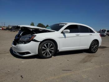  Salvage Chrysler 200