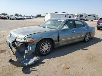  Salvage Lincoln Towncar