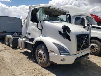  Salvage Volvo Vnr