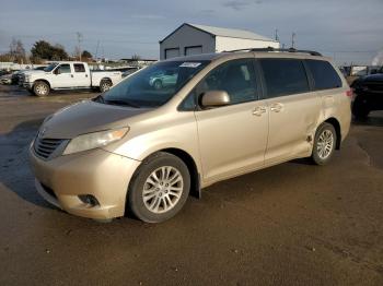  Salvage Toyota Sienna