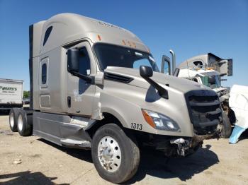  Salvage Freightliner Cascadia 1