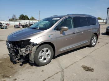  Salvage Chrysler Pacifica