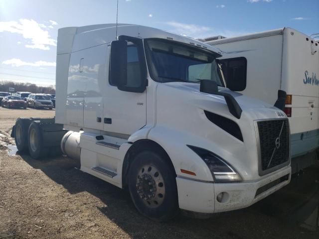  Salvage Volvo Vnr
