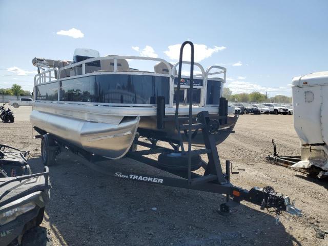  Salvage Sun Tracker Boat W Trl