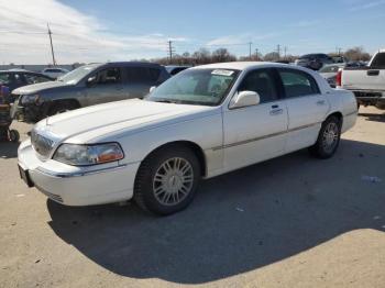  Salvage Lincoln Towncar