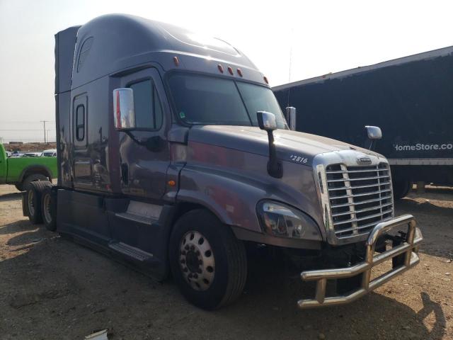  Salvage Freightliner Cascadia 1