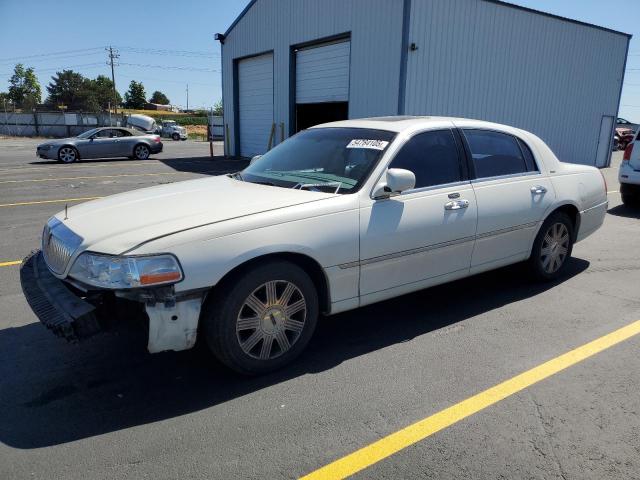  Salvage Lincoln Towncar