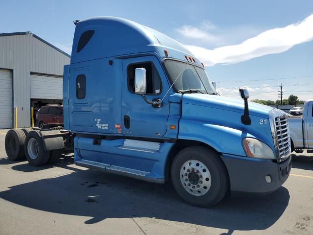 Salvage Freightliner Cascadia 1