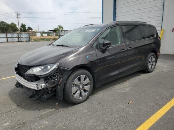  Salvage Chrysler Pacifica