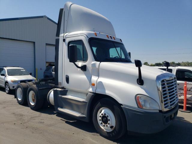  Salvage Freightliner Cascadia 1