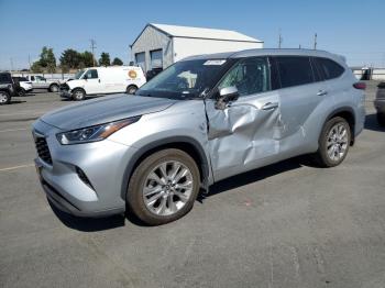  Salvage Toyota Highlander