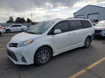  Salvage Toyota Sienna