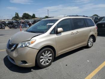  Salvage Toyota Sienna