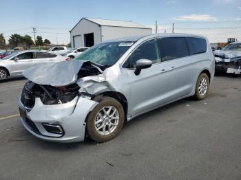  Salvage Chrysler Pacifica