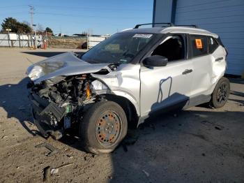  Salvage Nissan Kicks