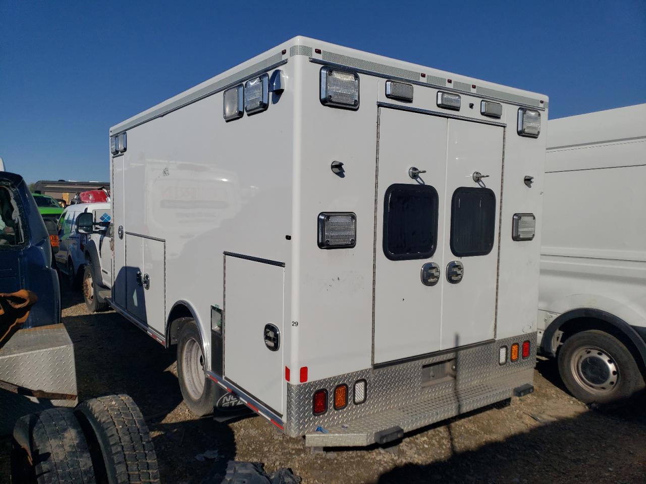 Ford F-450 Super Duty Image 2