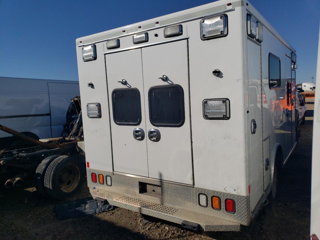 Ford F-450 Super Duty Image 5