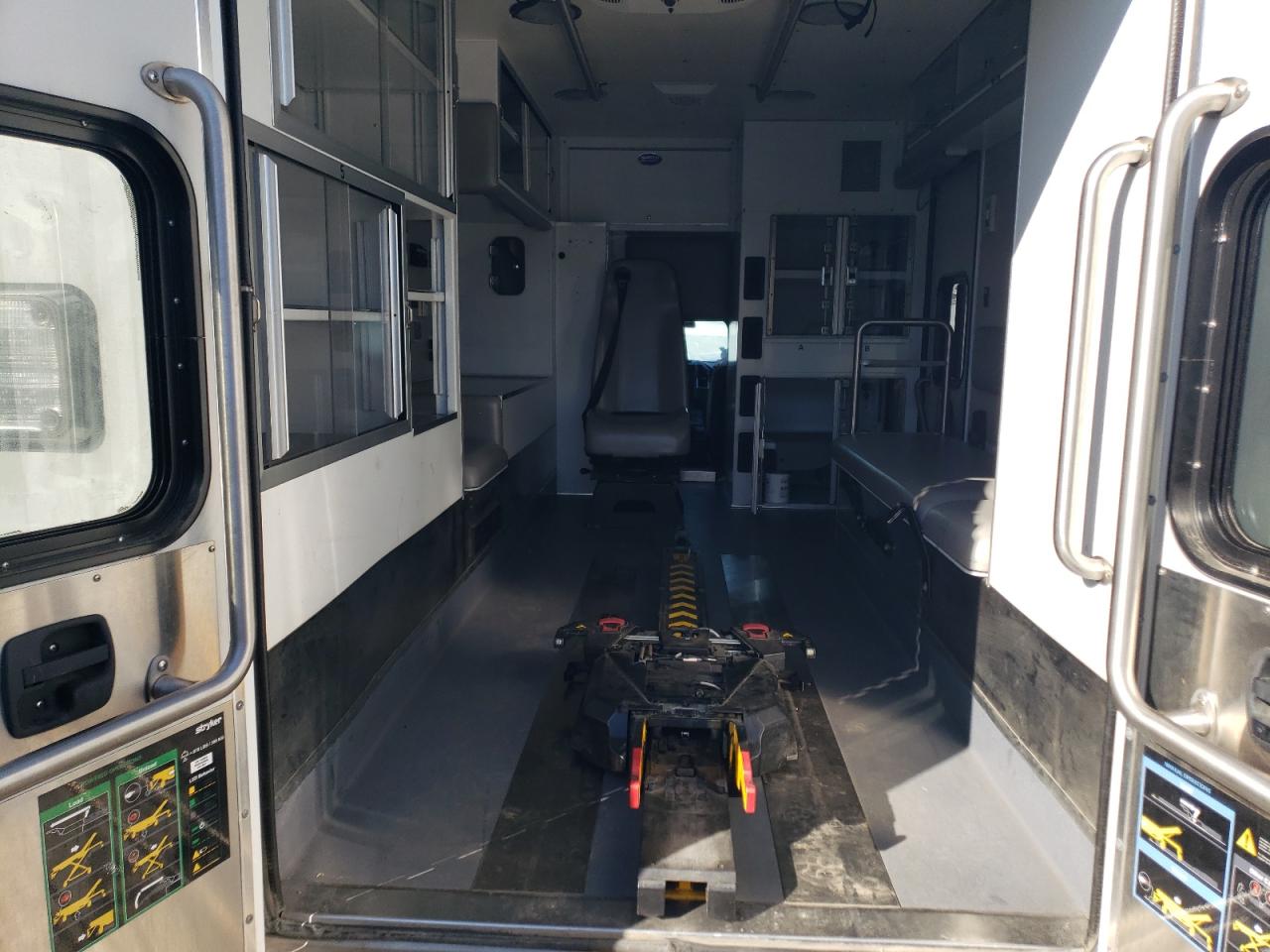 Ford F-450 Super Duty Image 7