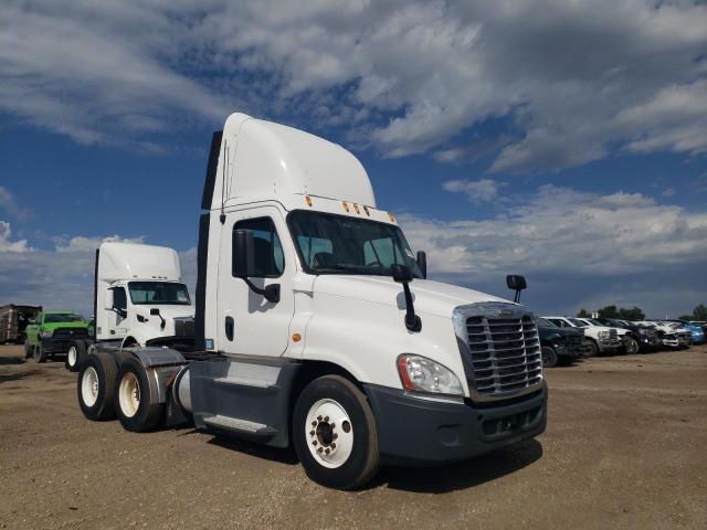  Salvage Freightliner Cascadia 1