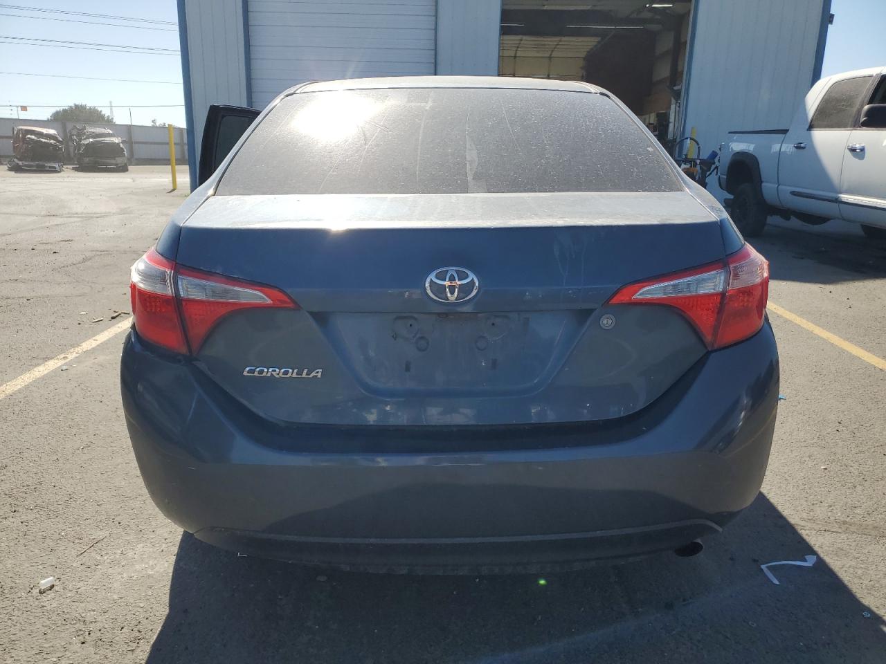 Toyota Corolla L Image 6