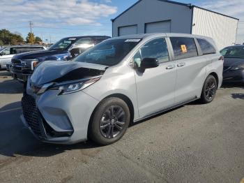  Salvage Toyota Sienna