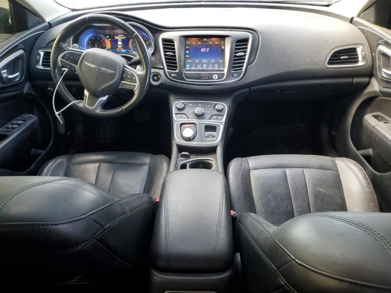 Chrysler 200 C Image 9