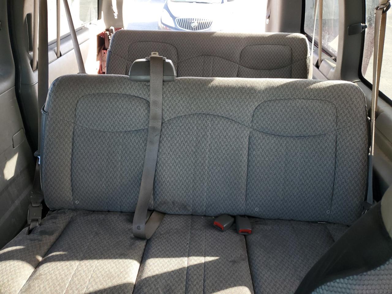 Chevrolet Express Image 12