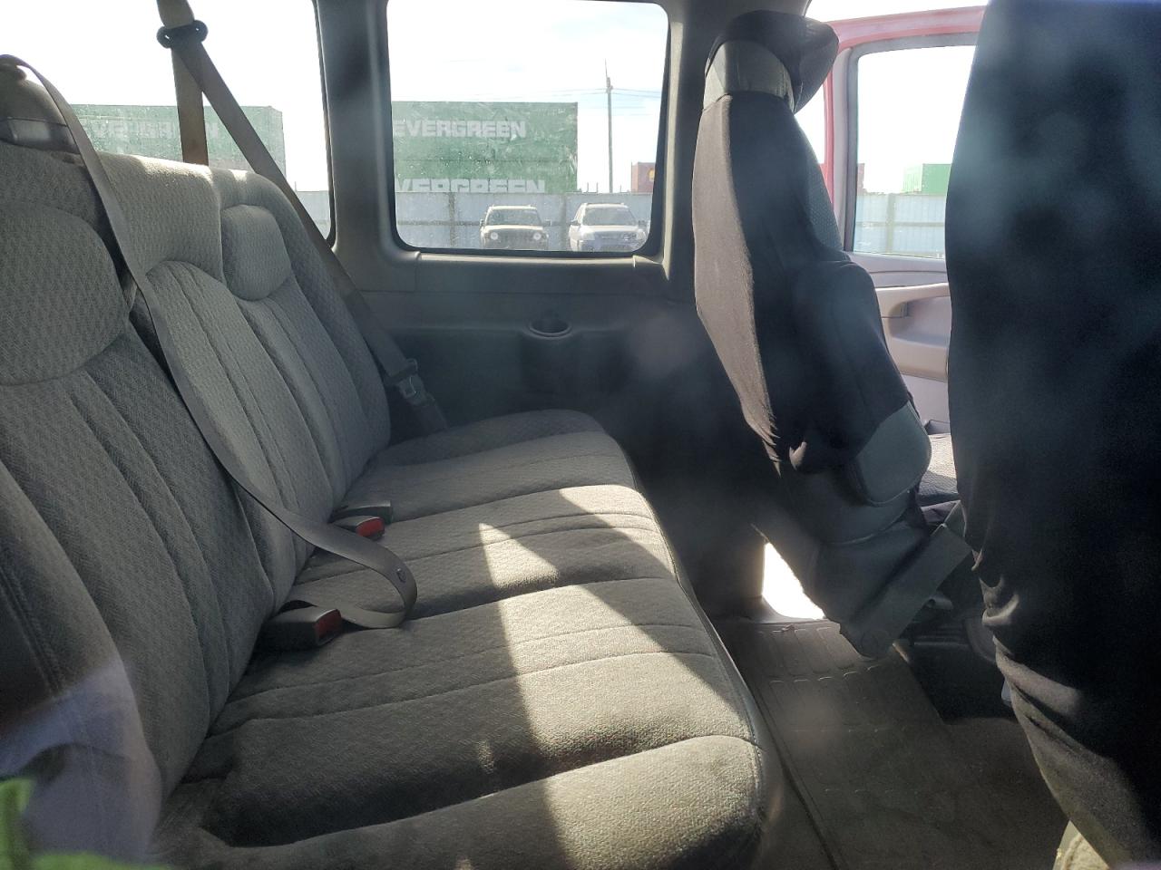 Chevrolet Express Image 10