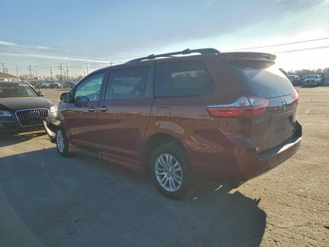 Toyota Sienna Xle Image 2