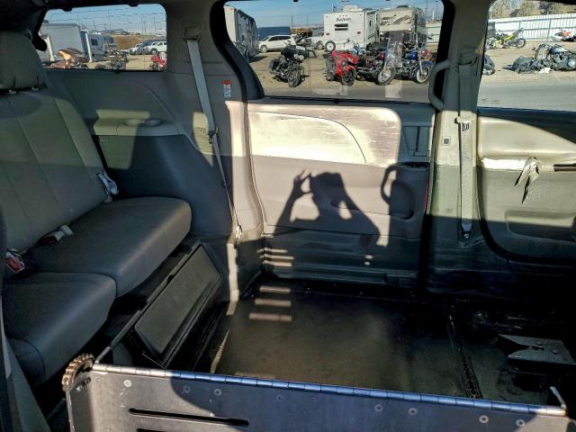 Toyota Sienna Xle Image 9