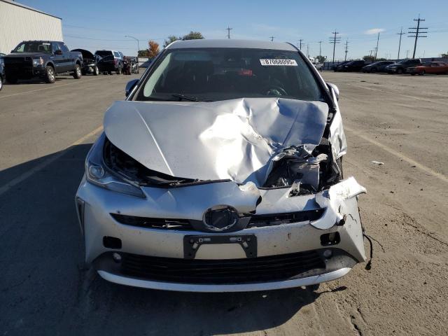 Toyota Prius Le Image 12