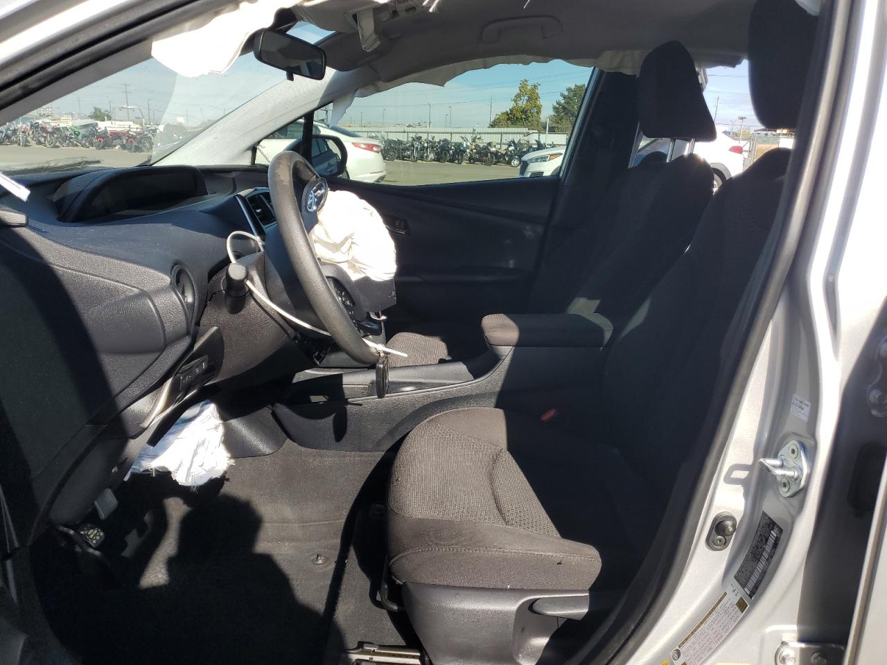 Toyota Prius Le Image 7