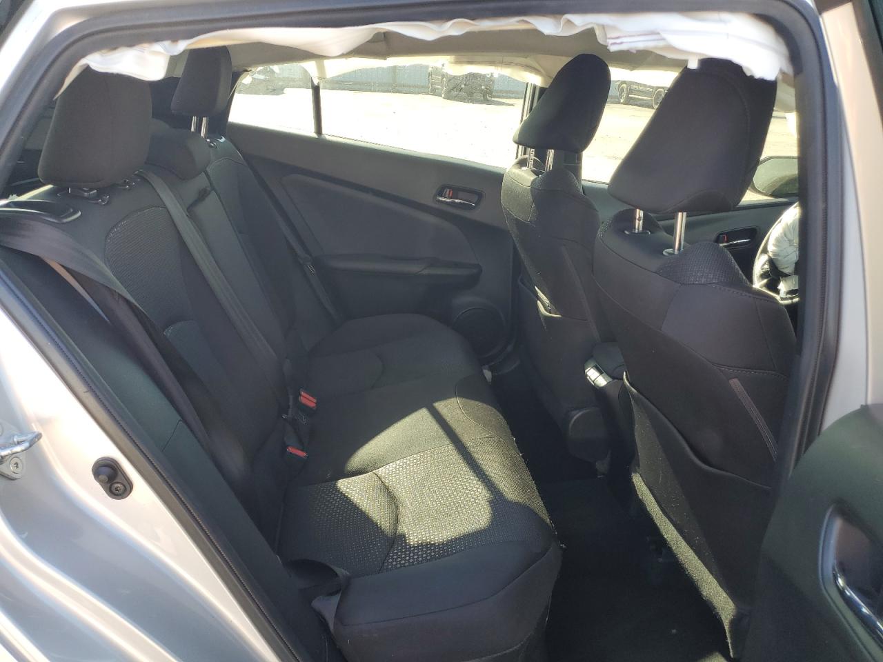 Toyota Prius Le Image 10