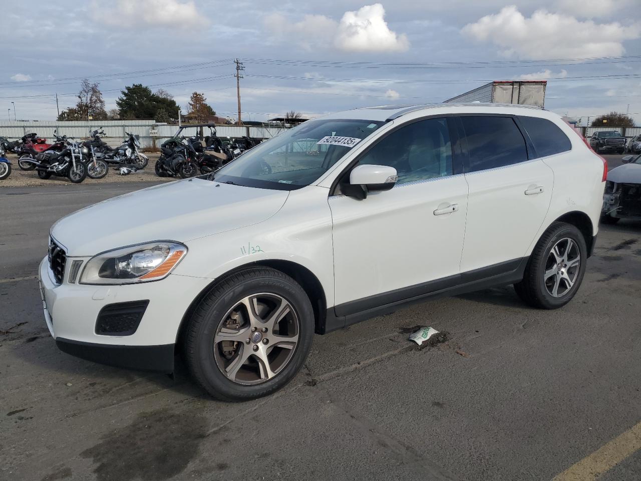 Volvo XC60 T6 Image 1