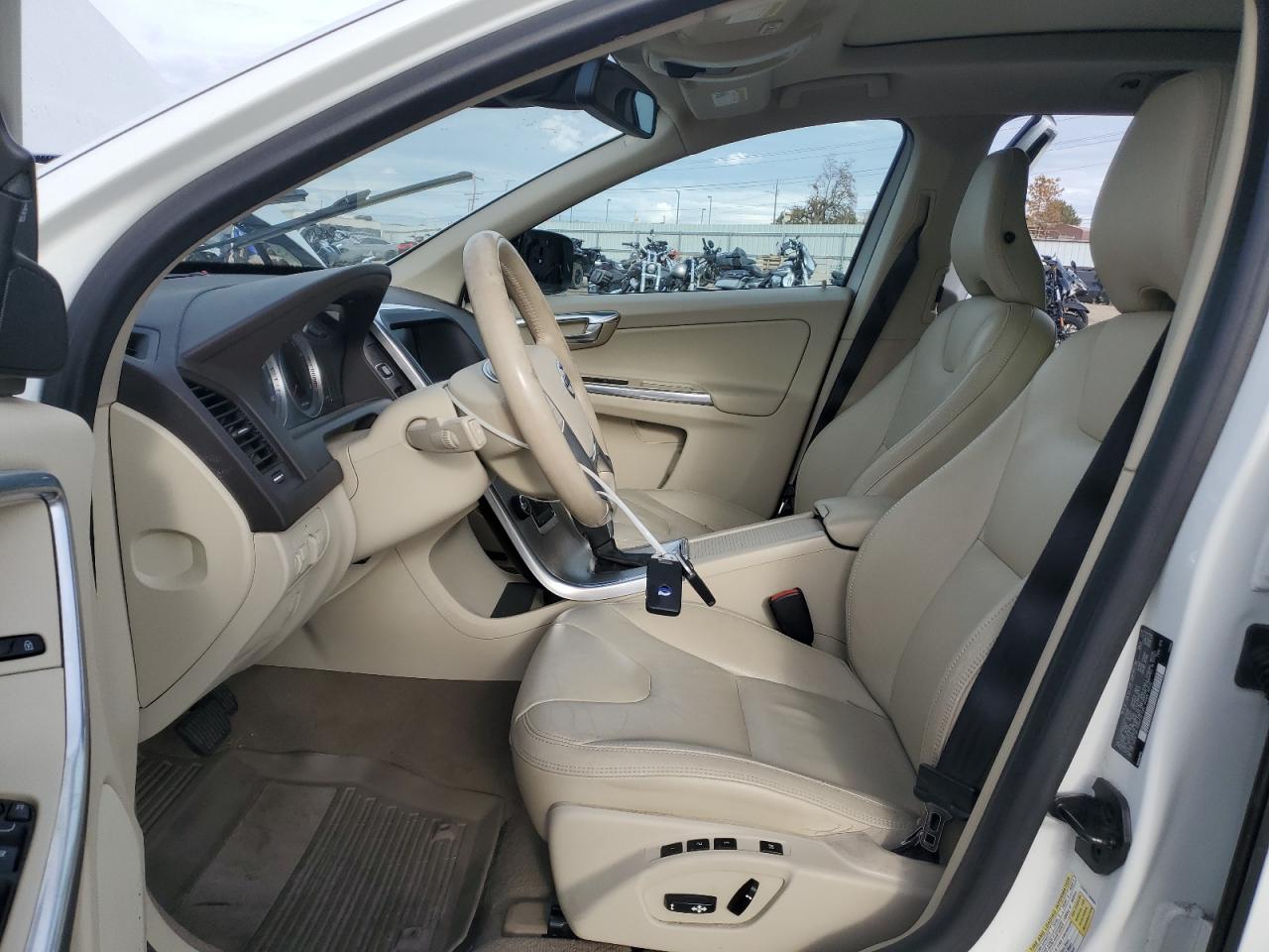 Volvo XC60 T6 Image 13