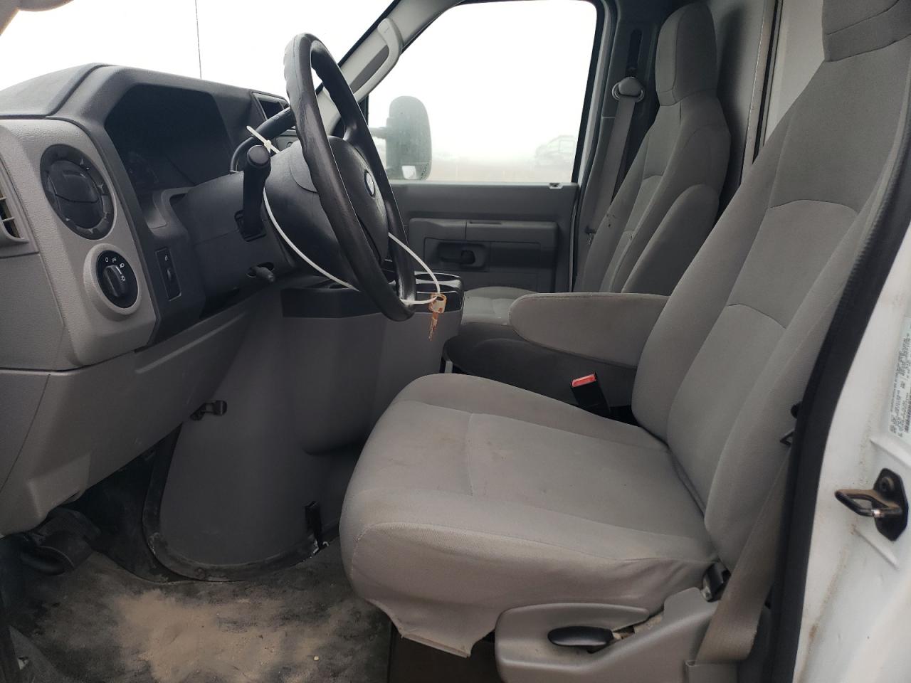 Ford E-350 E350 Super Duty Cutaway Van Image 11