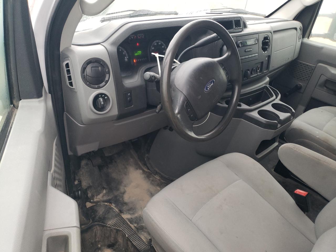 Ford E-350 E350 Super Duty Cutaway Van Image 4