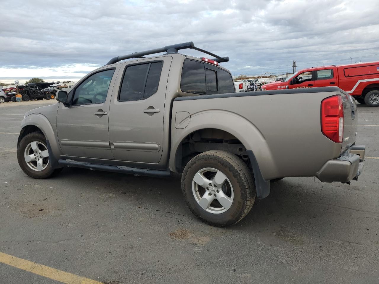 Nissan Frontier Crew Cab Le Image 3