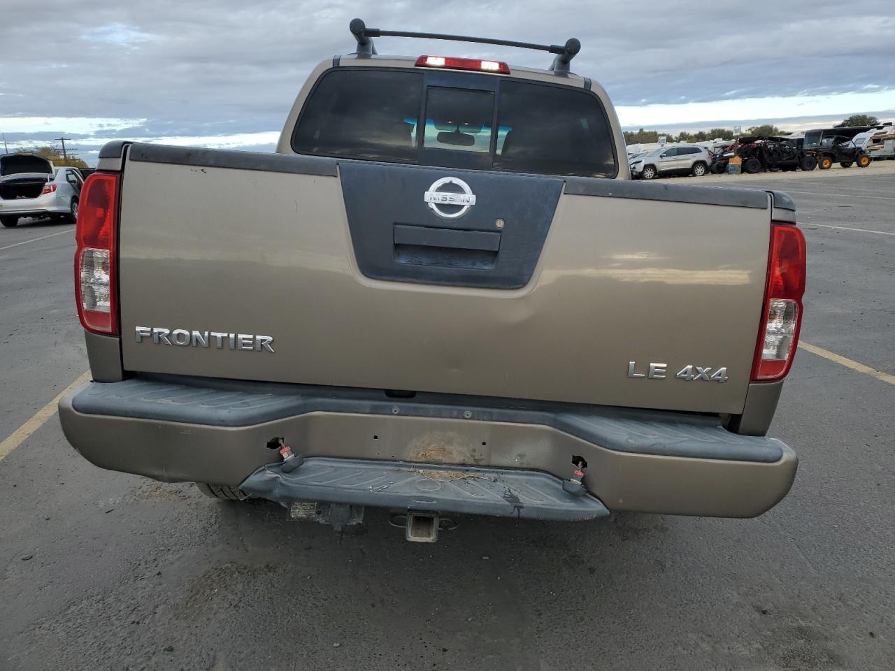 Nissan Frontier Crew Cab Le Image 8
