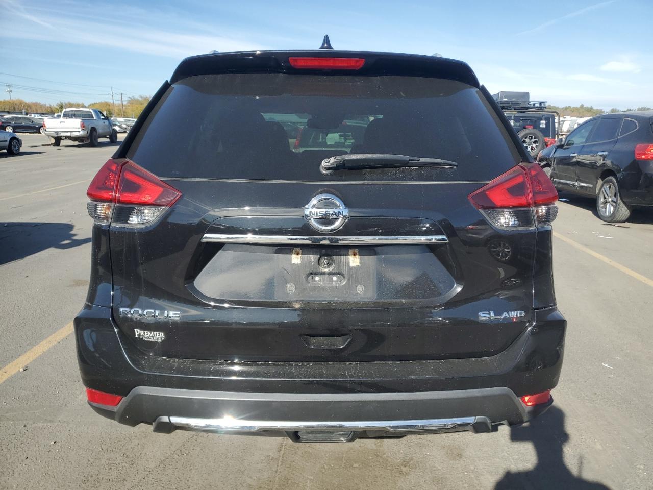 Nissan Rogue S Image 6