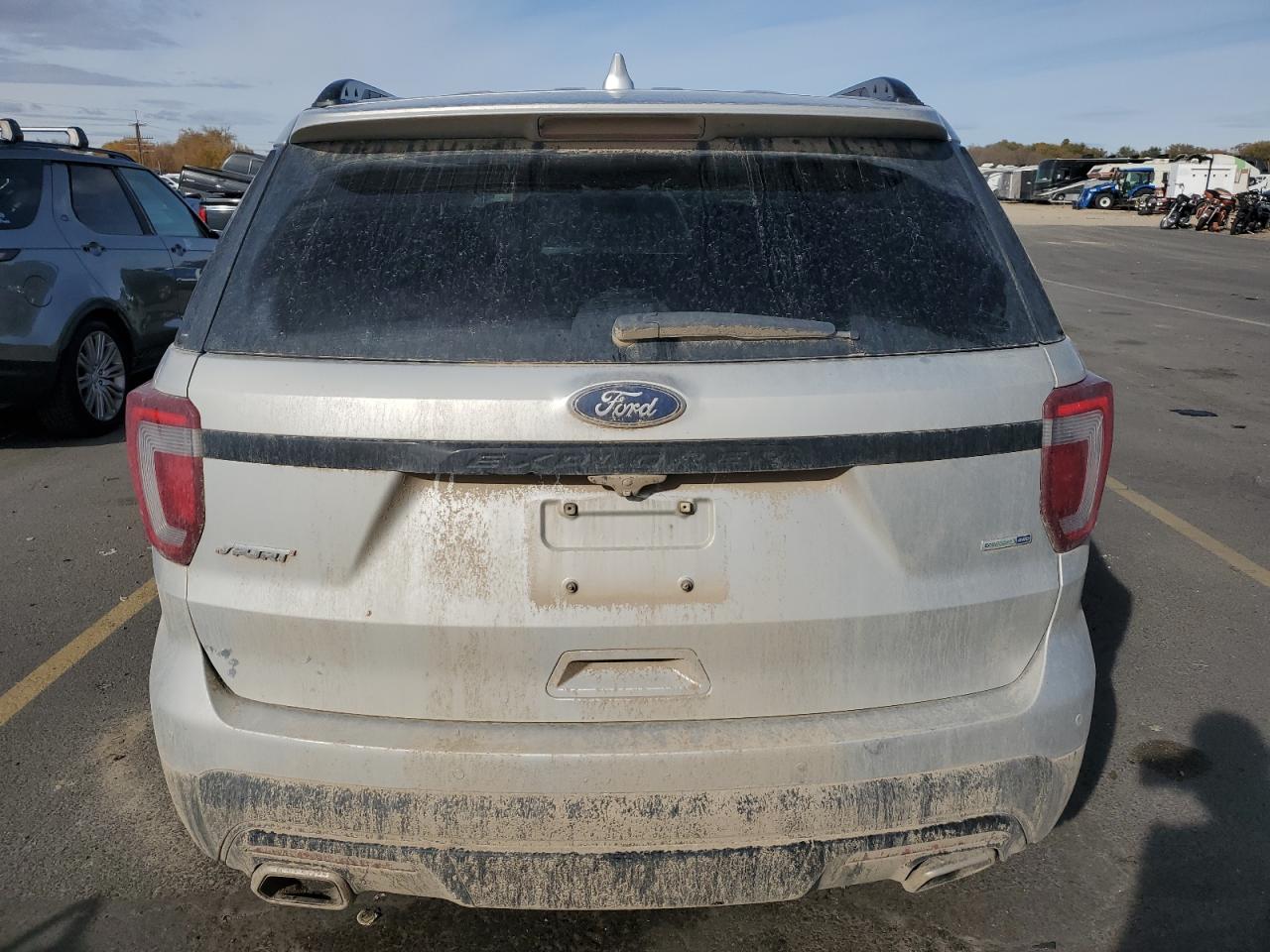 Ford Explorer Sport Image 4