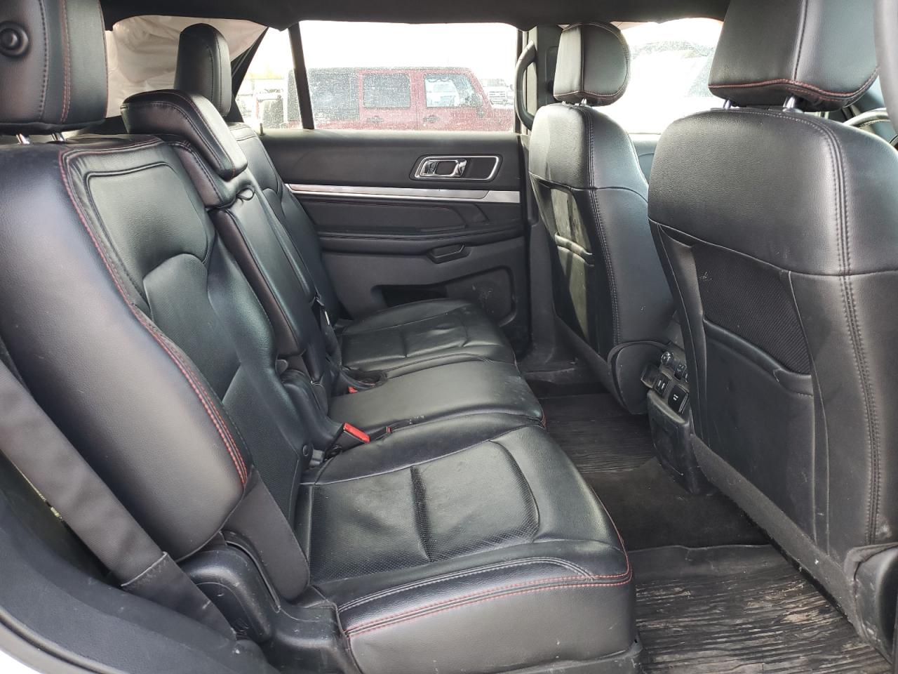 Ford Explorer Sport Image 8