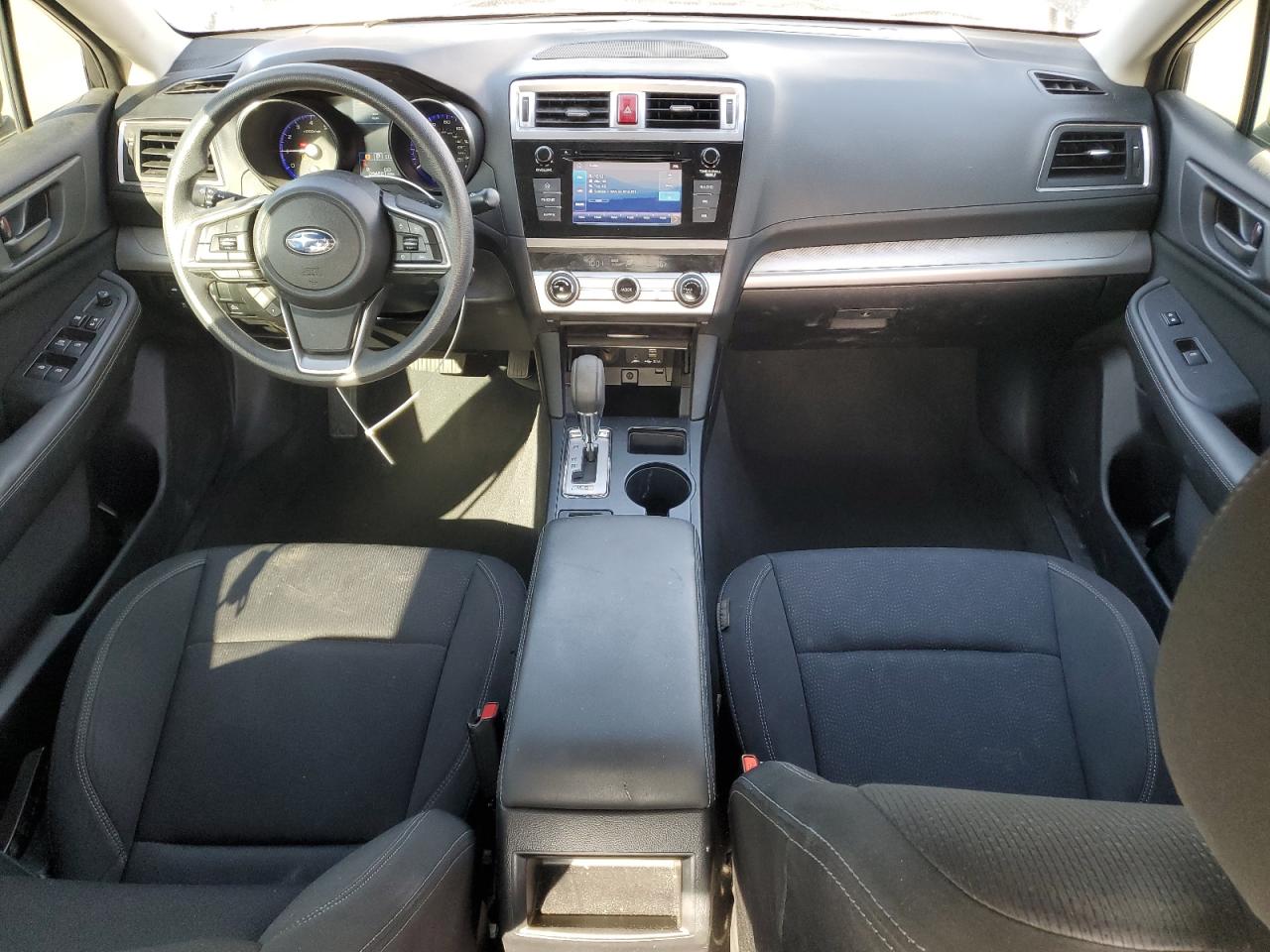 Subaru Legacy 2.5i Image 12