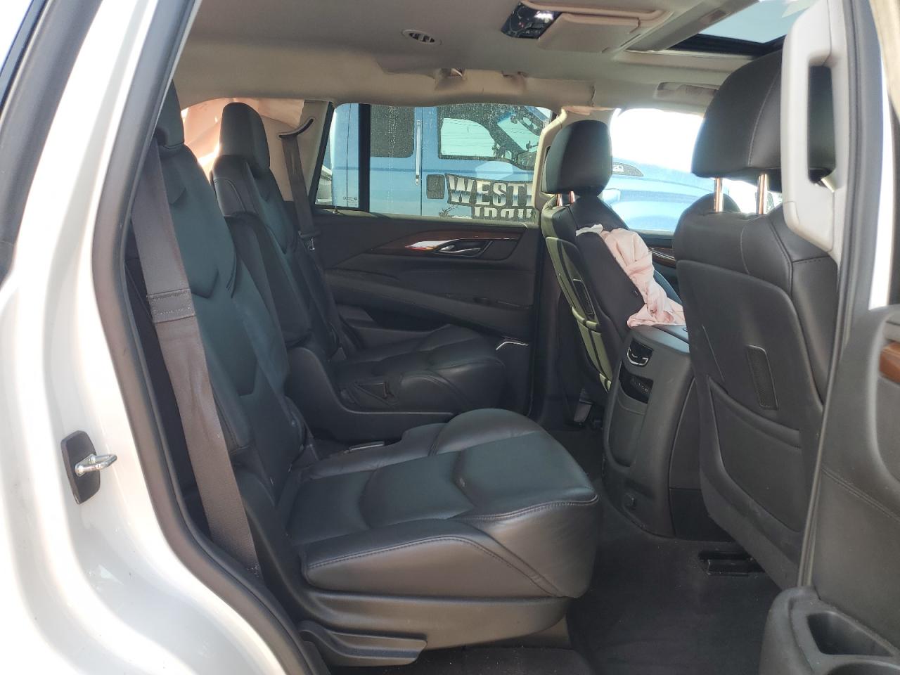 Cadillac Escalade Luxury Image 12