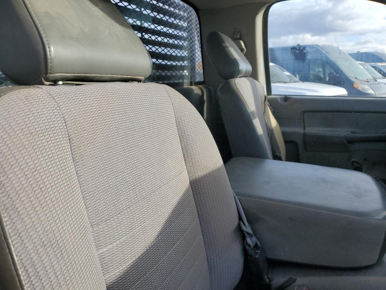 Dodge Ram 2500 St Image 10