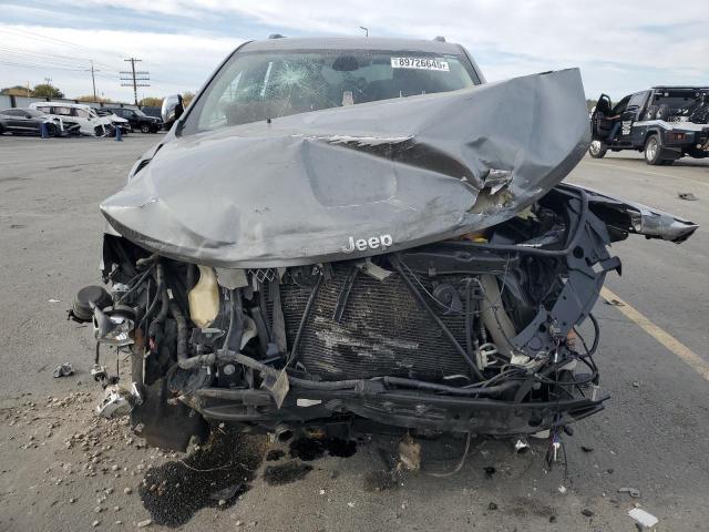 Jeep Grand Cherokee Overland Image 6