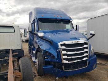  Salvage Freightliner Cascadia 1
