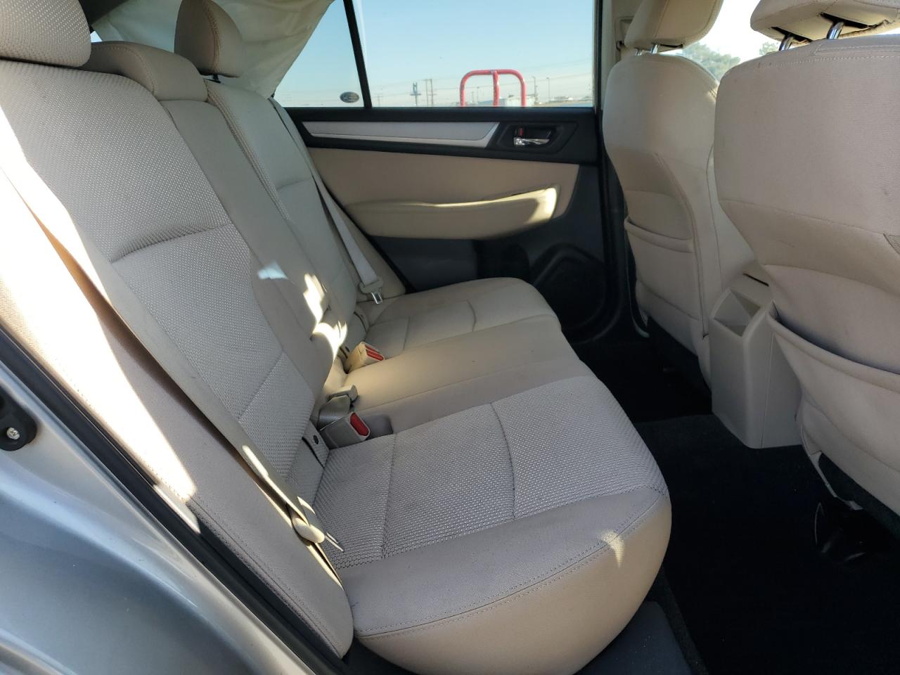 Subaru Outback 2.5i Premium Image 9