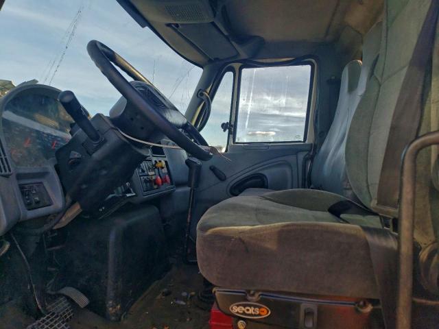 International 7000 7400 7400 Image 9