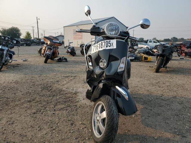 Vespa Scooter 250 Image 2